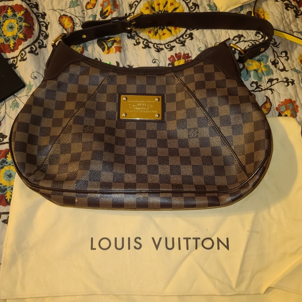 Louis Vitton Thames PM damper Ebene